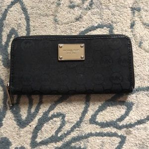 Black Micheal Kors wallet